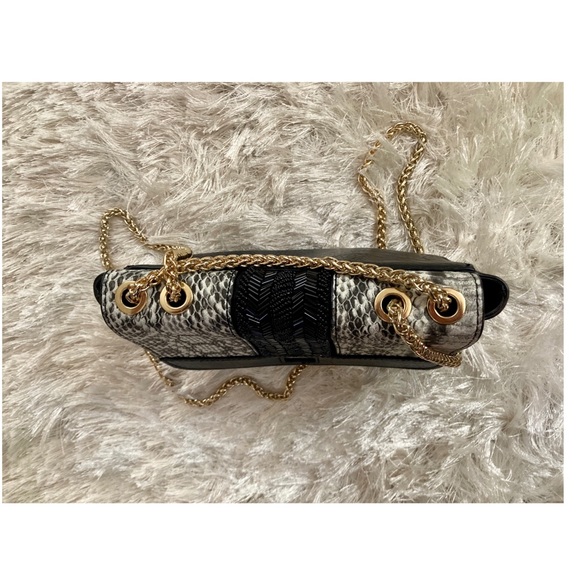 Chain Crossbody Purse - Picture 5 of 8